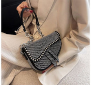 Μοντέρνα τσάντα με διακοσμητικές πέτρες