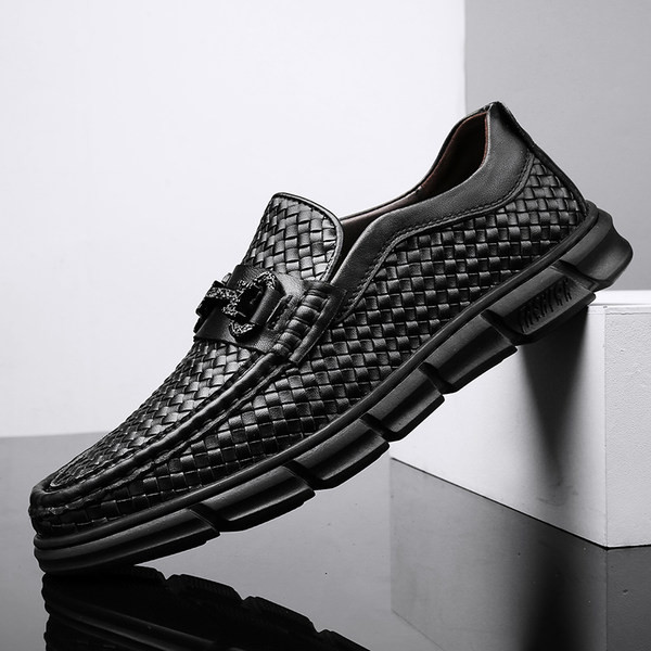 Alkalmi férfi cipő fém díszítéssel