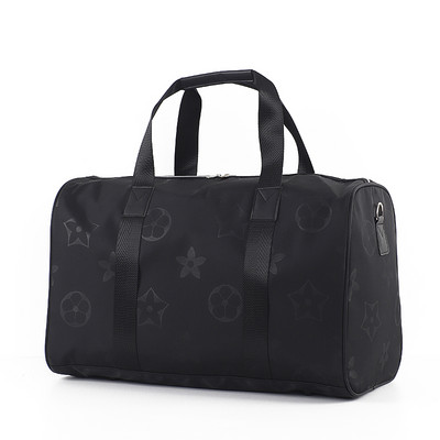 Juodas kelioninis krepšys su kišene