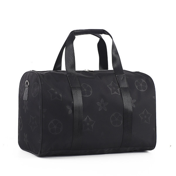 Juodas kelioninis krepšys su kišene