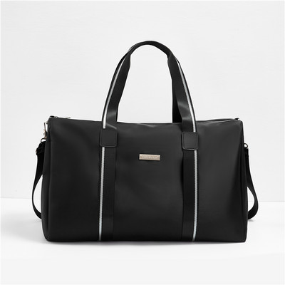 Ceļojumu soma ar lielu rokturi trīs krāsās