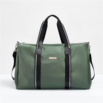 Ceļojumu soma ar lielu rokturi trīs krāsās