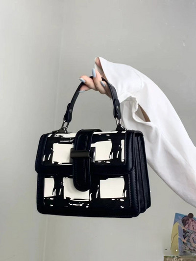 Μικρή τσάντα με μεταλλικό κούμπωμα - δύο λαβές