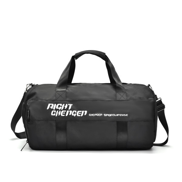 Sporta soma ar garu rokturi un uzrakstu