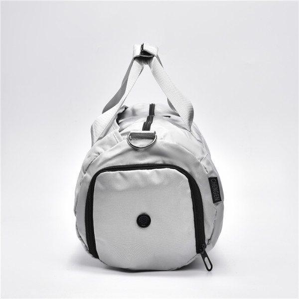 Sporta soma ar garu rokturi un uzrakstu