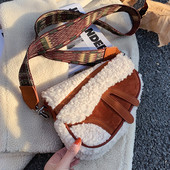 Alkalmi táska pehelytal és széles fogantyúval