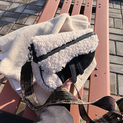 Alkalmi táska pehelytal és széles fogantyúval