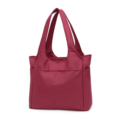 Ceļojumu soma ar rokturi un pogu