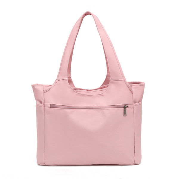 Ceļojumu soma ar rokturi un pogu