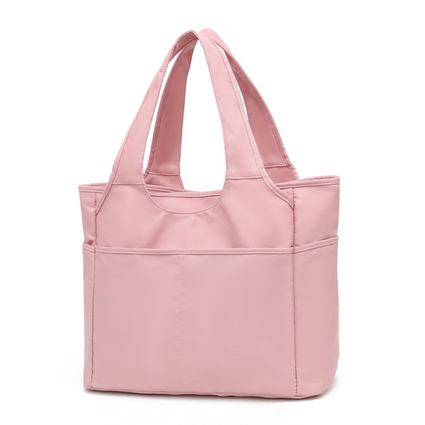 Ceļojumu soma ar rokturi un pogu