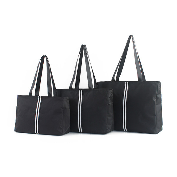 Hordozható úti kézipoggyász vállpánttal