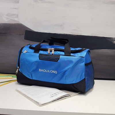 Hordozható kézipoggyász típusú utazótáska