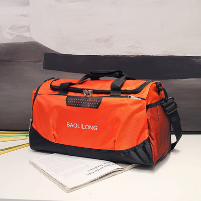 Hordozható kézipoggyász típusú utazótáska