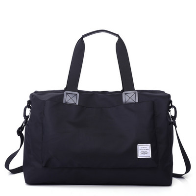 Ceļošanai piemērota tekstila soma ar emblēmu