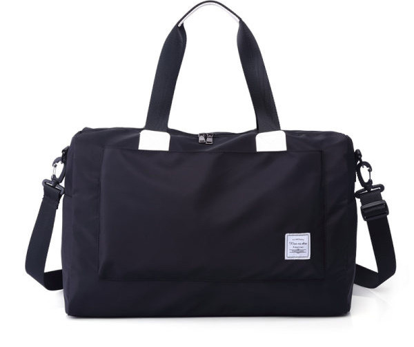 Ceļošanai piemērota tekstila soma ar emblēmu