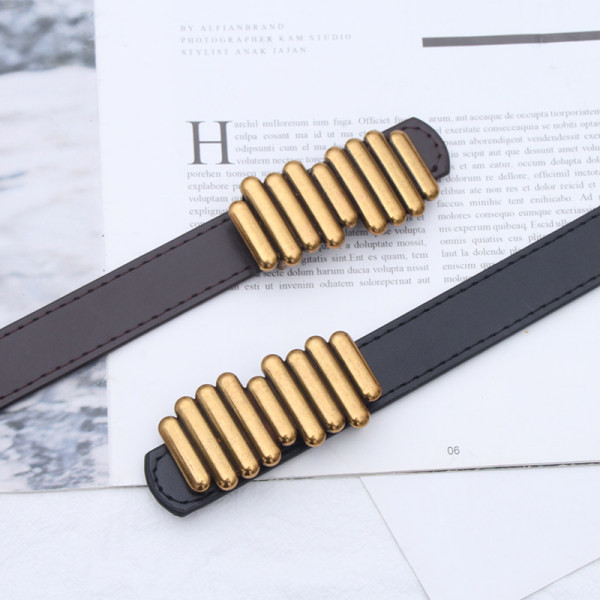 Moteriškas odinis diržas su auksine sagtimi