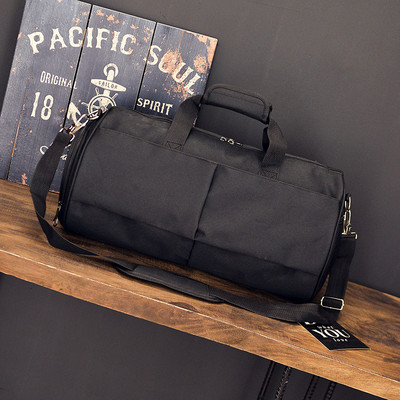 Μια φορητή τσάντα ταξιδιού κατάλληλη για άνδρες και γυναίκες