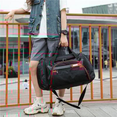 Hordozható utazótáska oldalzsebbel és vállpántokkal