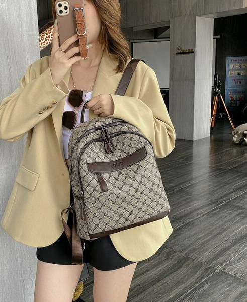 Lezser több rekeszes női hátizsák