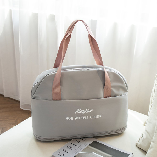 Prijenosna sportska torba s patentnim zatvaračem