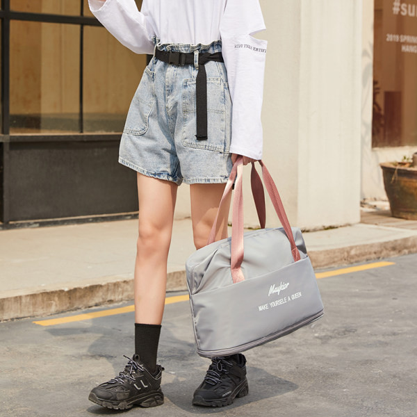 Prijenosna sportska torba s patentnim zatvaračem