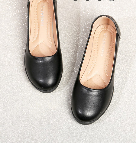 Sieviešu melnie kurpes