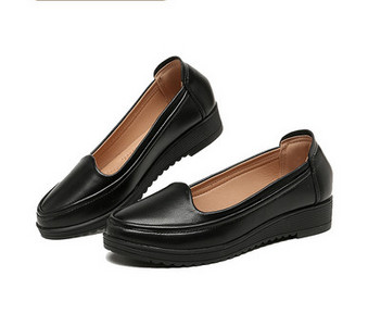 Eko bőrből készült, letisztult mintás alkalmi női mokaszinok