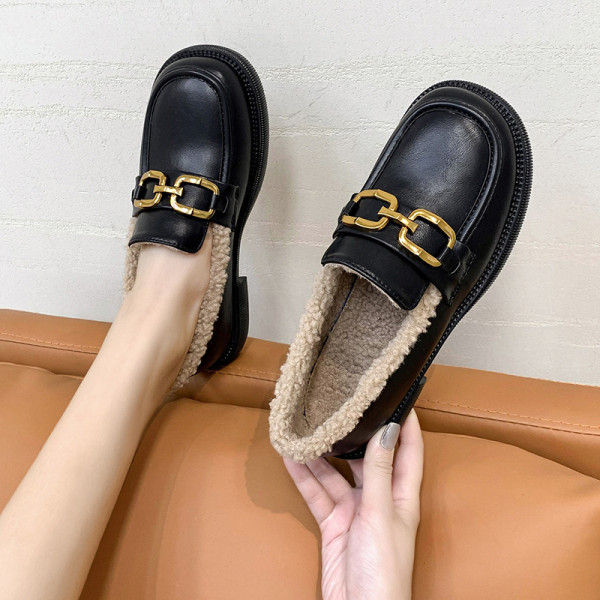 Rudens-ziemas mokasīni ar metāla elementu