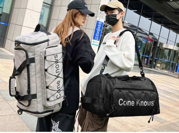 Soma ar lielu iekšējo ietilpību un ārējo kabatu