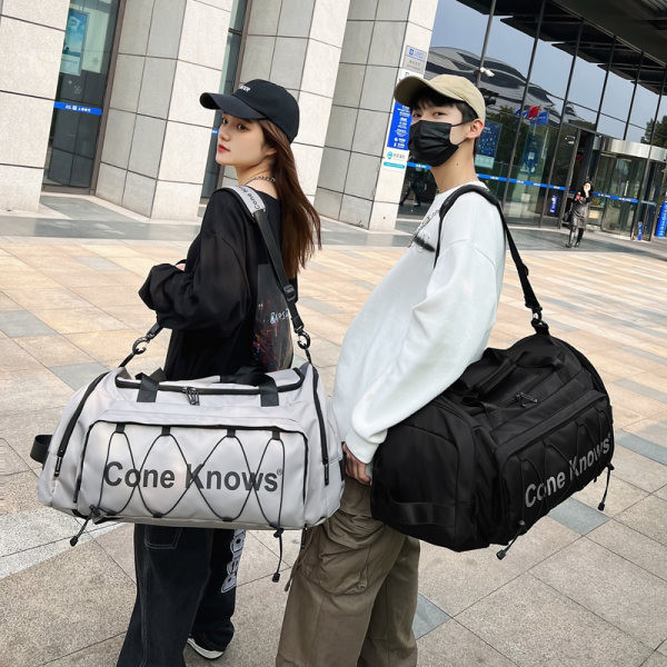 Soma ar lielu iekšējo ietilpību un ārējo kabatu