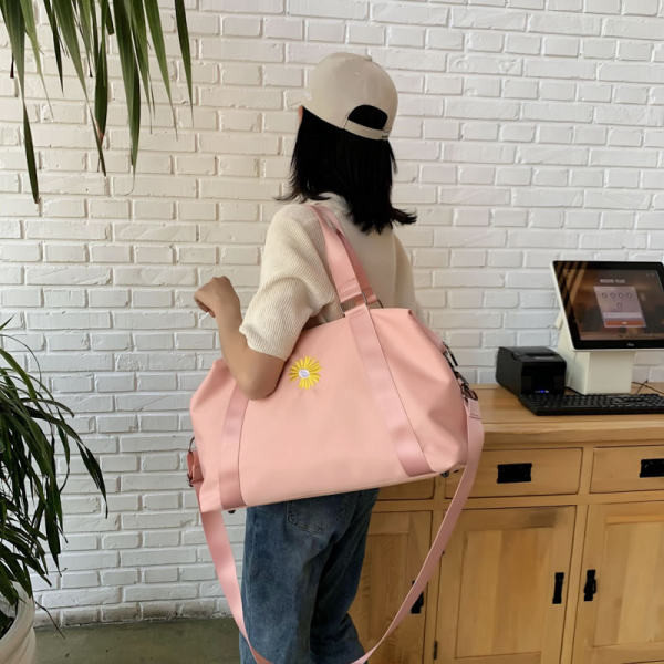 Sieviešu ceļojumu soma ar izšuvumu