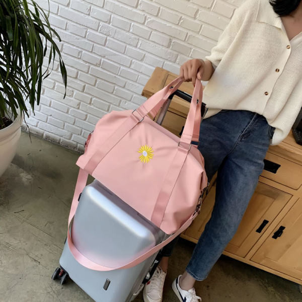 Sieviešu ceļojumu soma ar izšuvumu