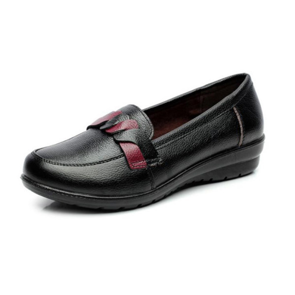 Jauna modeļa sieviešu mokasīni no eko ādas ar plakanu zoli