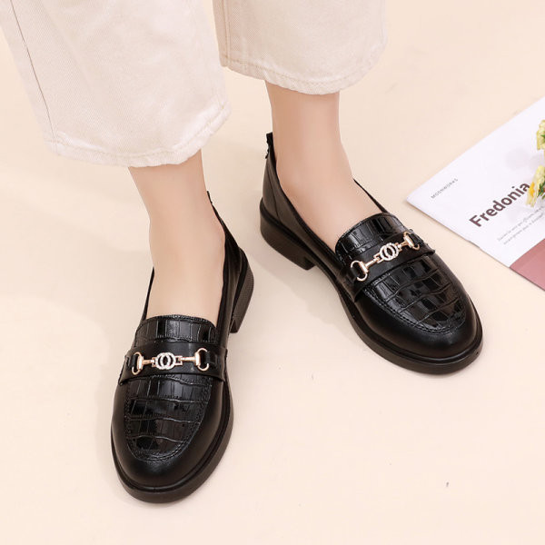 Női alkalmi mokaszinok fémes elemekkel