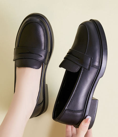 Tīri sieviešu mokasīni