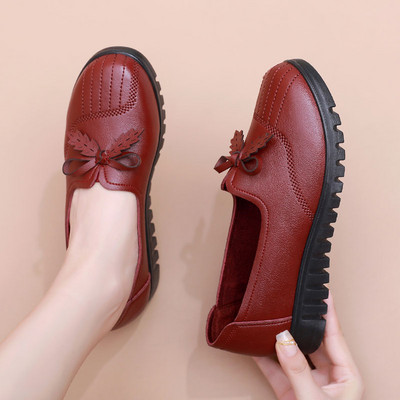 Sieviešu ādas apavi ar lentīti trīs krāsās