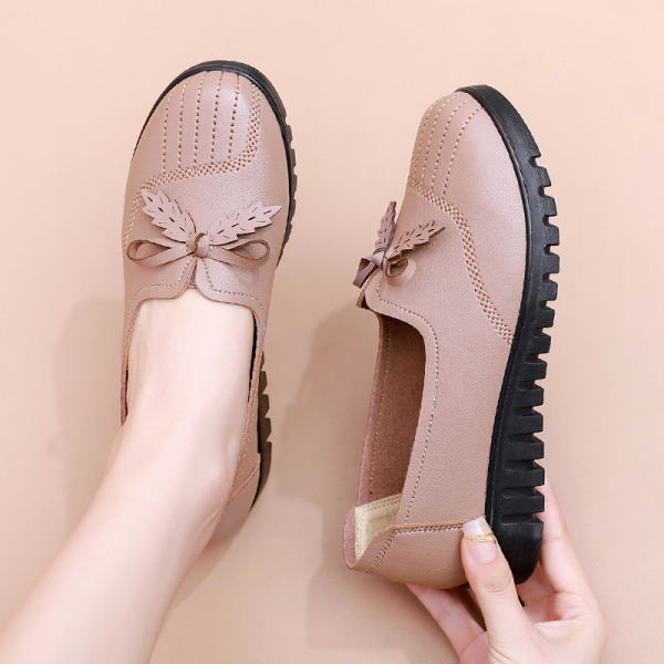 Sieviešu ādas apavi ar lentīti trīs krāsās