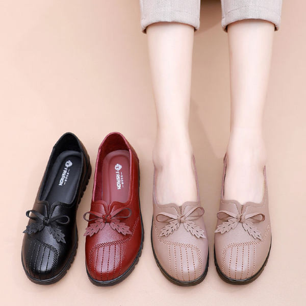 Sieviešu ādas apavi ar lentīti trīs krāsās