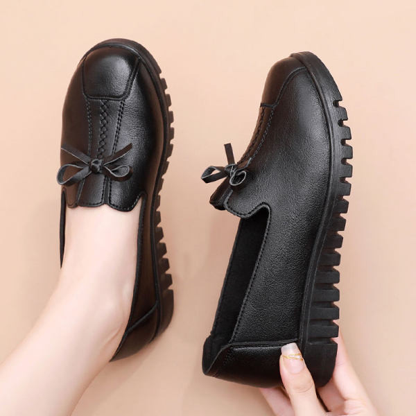 Női alkalmi naplopók durva talppal és szalaggal