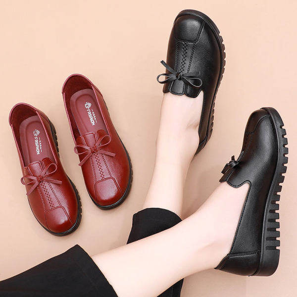 Női alkalmi naplopók durva talppal és szalaggal