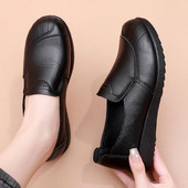 Sieviešu ādas mokasīnu tīrs modelis