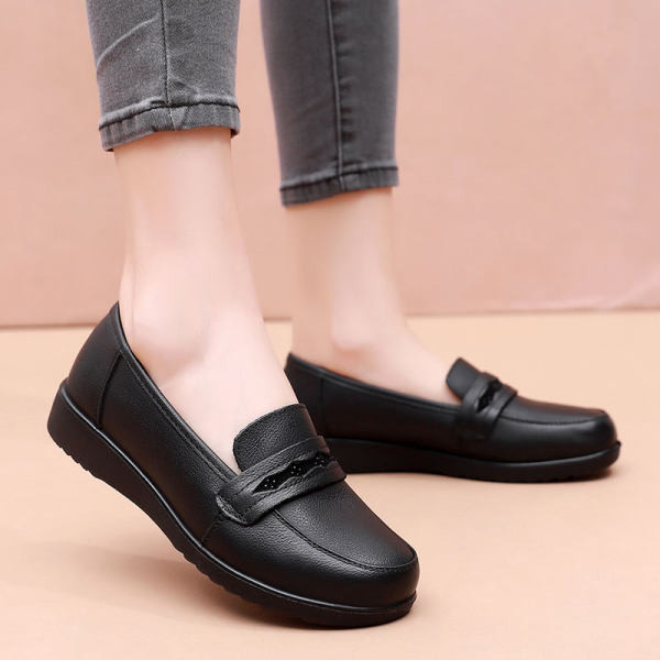 Γυναικεία μαύρα έκο δερμάτινα loafers