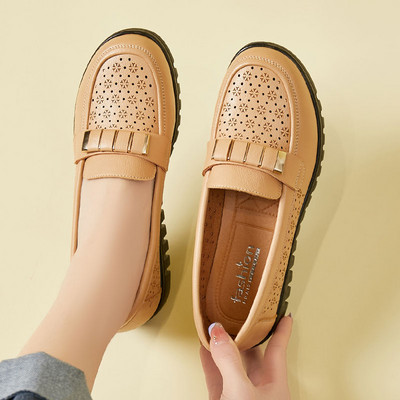 Γυναικεία αναπνέοντα μοκασίνια με μεταλλικό στοιχείο