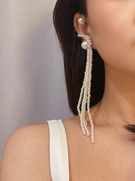 Moteriškas kabantis perlų auskaras
