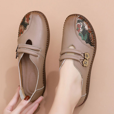 Női alkalmi naplopók virágmotívummal