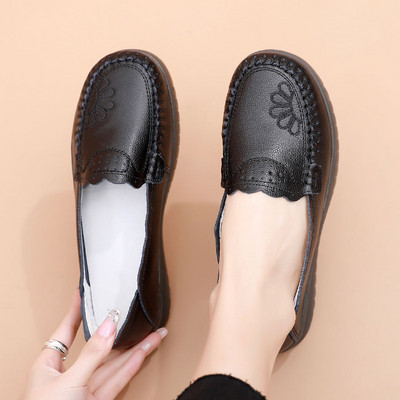 Sieviešu mokasīni ar plakanu zoli