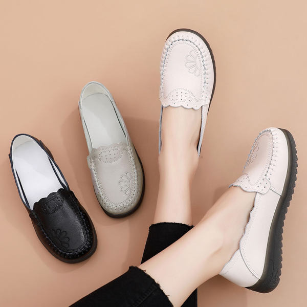 Sieviešu mokasīni ar plakanu zoli