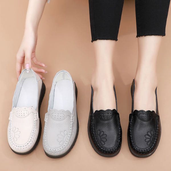 Sieviešu mokasīni ar plakanu zoli