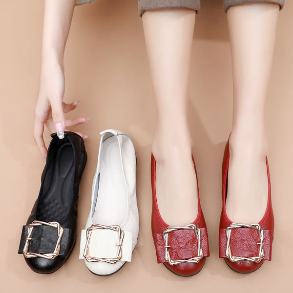 Ženske mokasine s kopčom