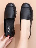 Κλασικό μοντέλο γυναικεία μοκασίνια από οικολογικό δέρμα με επίπεδη σόλα